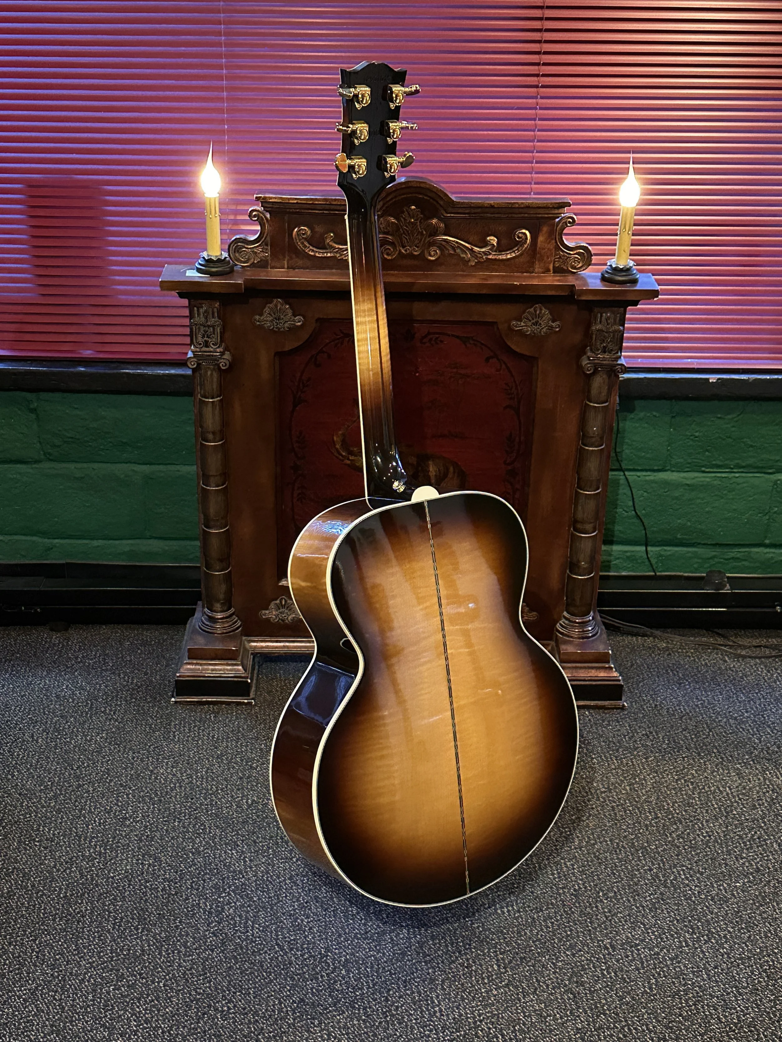 Gibson J-200 2017 b.JPG