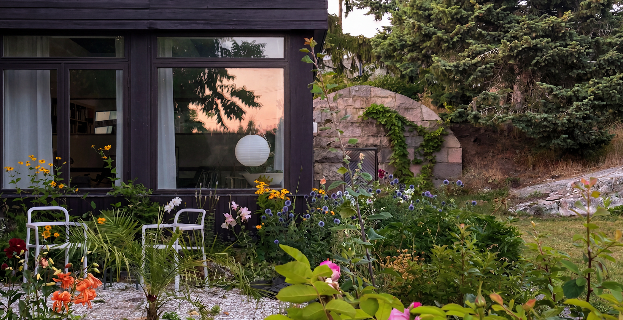 Hotel Svala_garden.png
