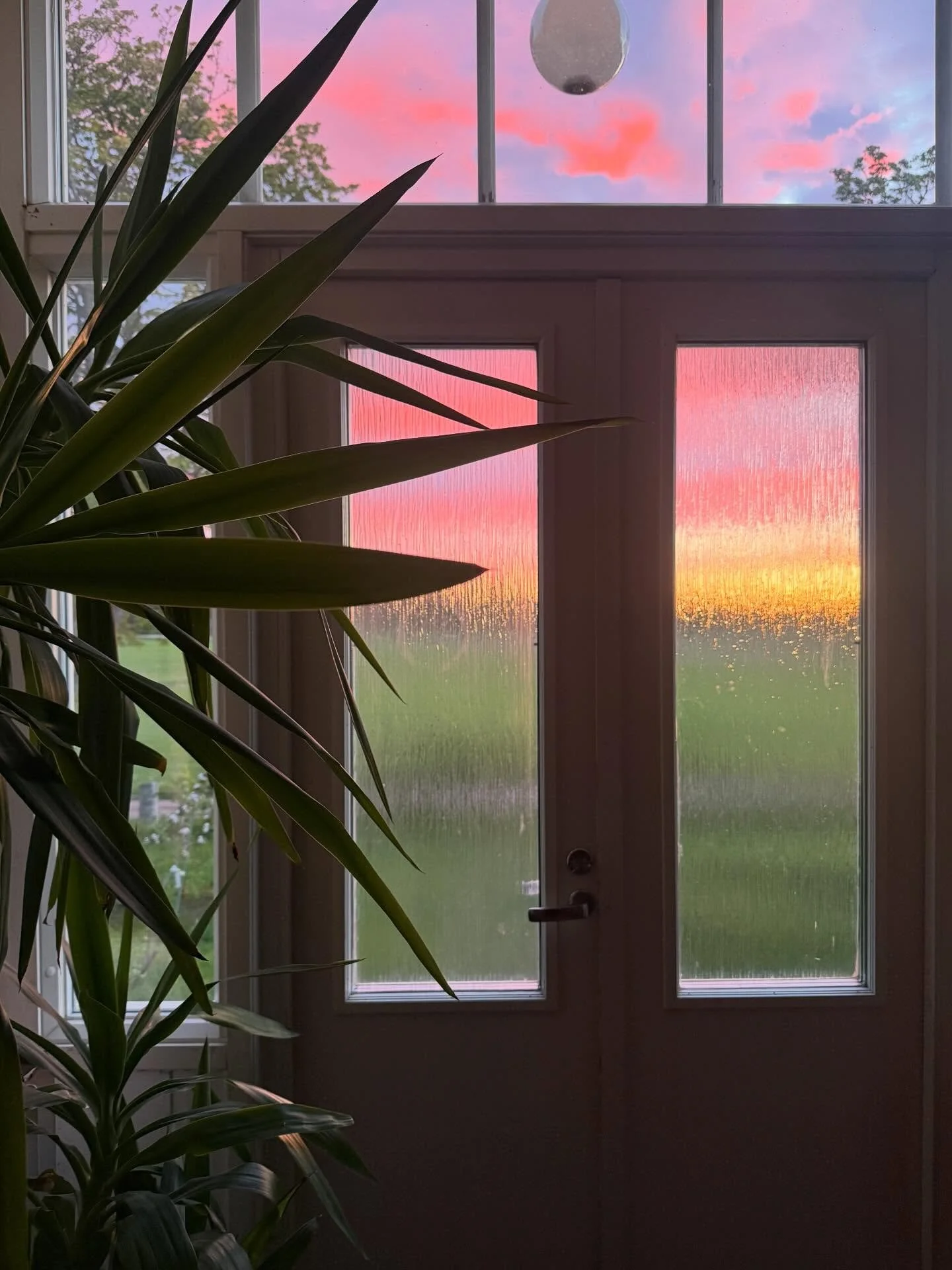 I grew up in New Mexico where the sky and sunsets are a thing of wonder. Though the magic of the shifting northern summer light is truly amazing!  #newmexicosunset  #&aring;landsunset #whitenights