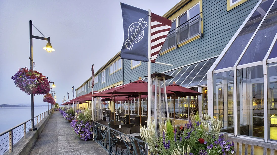 Elliotts Outside Dining Space.jpeg