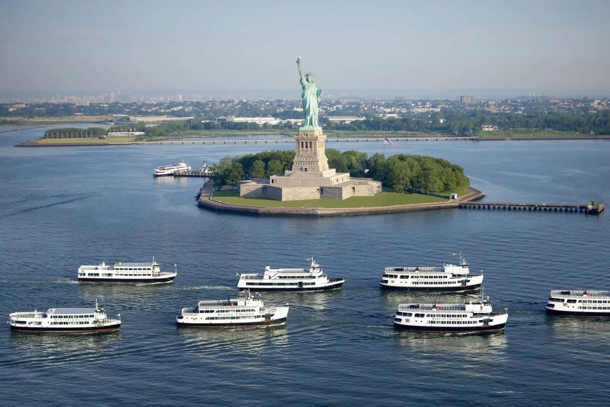 statuecruises_slide-5_sc-fleet-by-ladyliberty-2012crop__large.jpeg