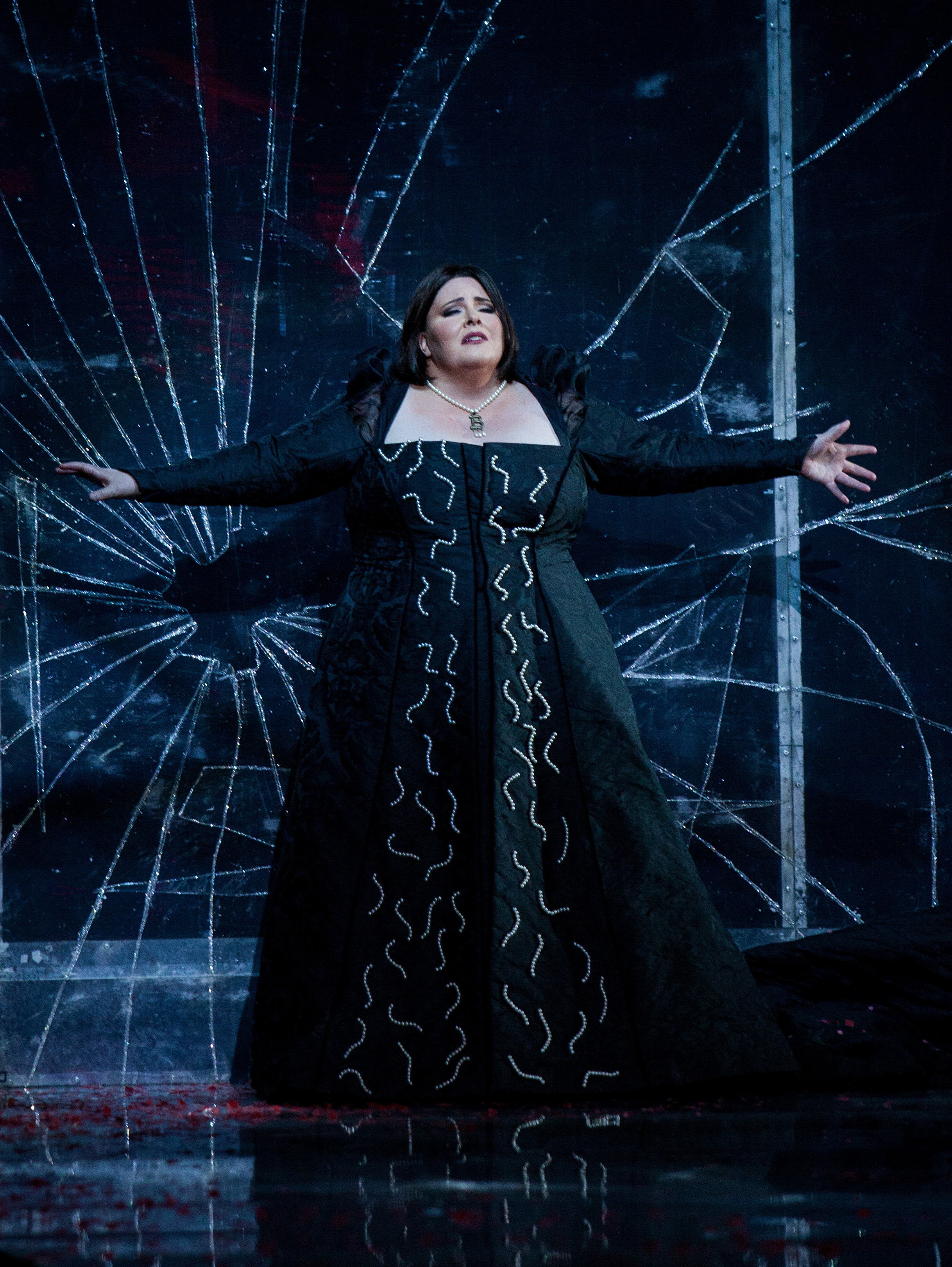 Angela Meade as Alcina: photo by Julio Rodriguez; courtesy of Washington National Opera.
