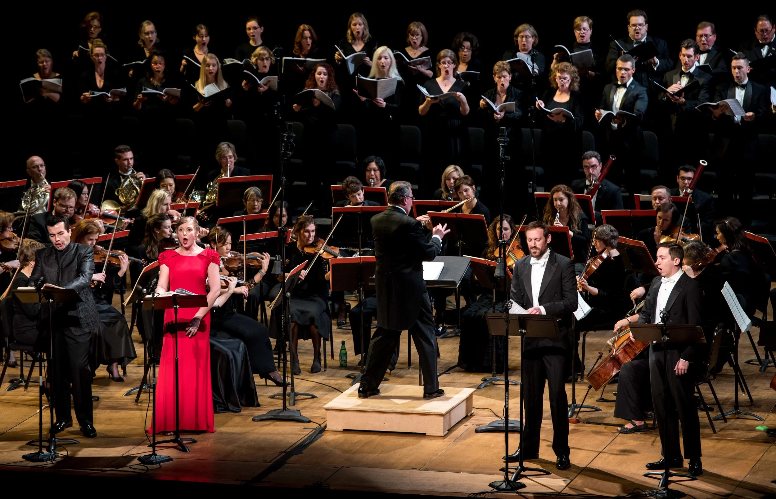 Javier Arrey as Valdeburgo, Corrie Stallings as Isoletta, Matthew Scollin as Montolino, Jonas Hacker as Osburgo, Conductor Antony Walker, and the WCO Orchestra and Chorus. Photo by Don Lassell; courtesy of Washington Concert Opera.