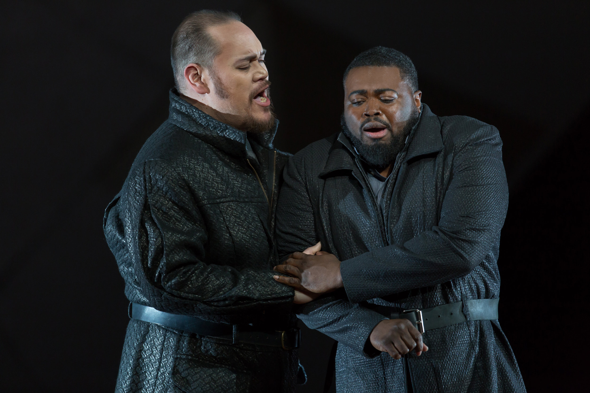 Baritone Quinn Kelsey (Rodrigo) and tenor Russell Thomas (Don Carlo) in WNO's Don Carlo_credit Scott Suchman.JPG