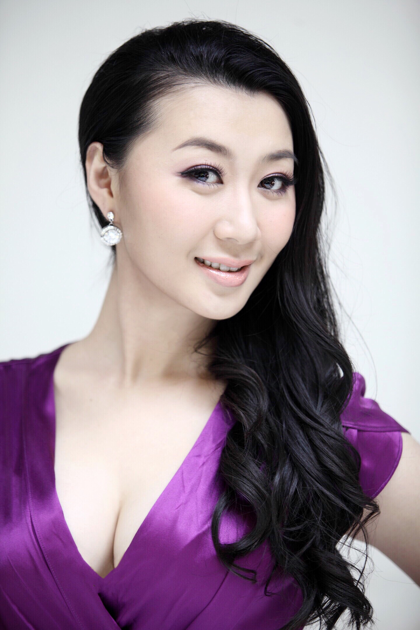 Nina Duan - Headshot.jpg