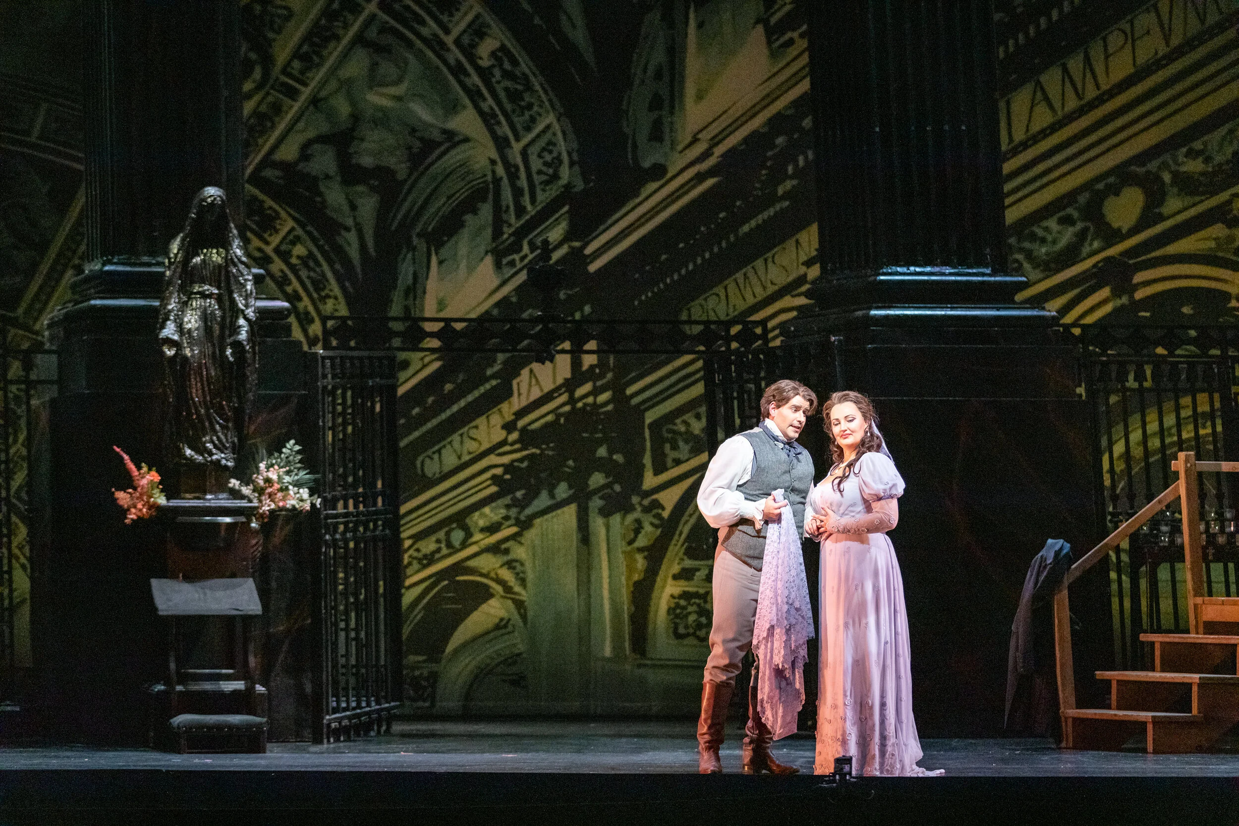 Matthew Vickers as Mario Cavaradossi and Ewa Płonka as Floria Tosca. Photo by Ben Schill Photography; courtesy of Virginia Opera.