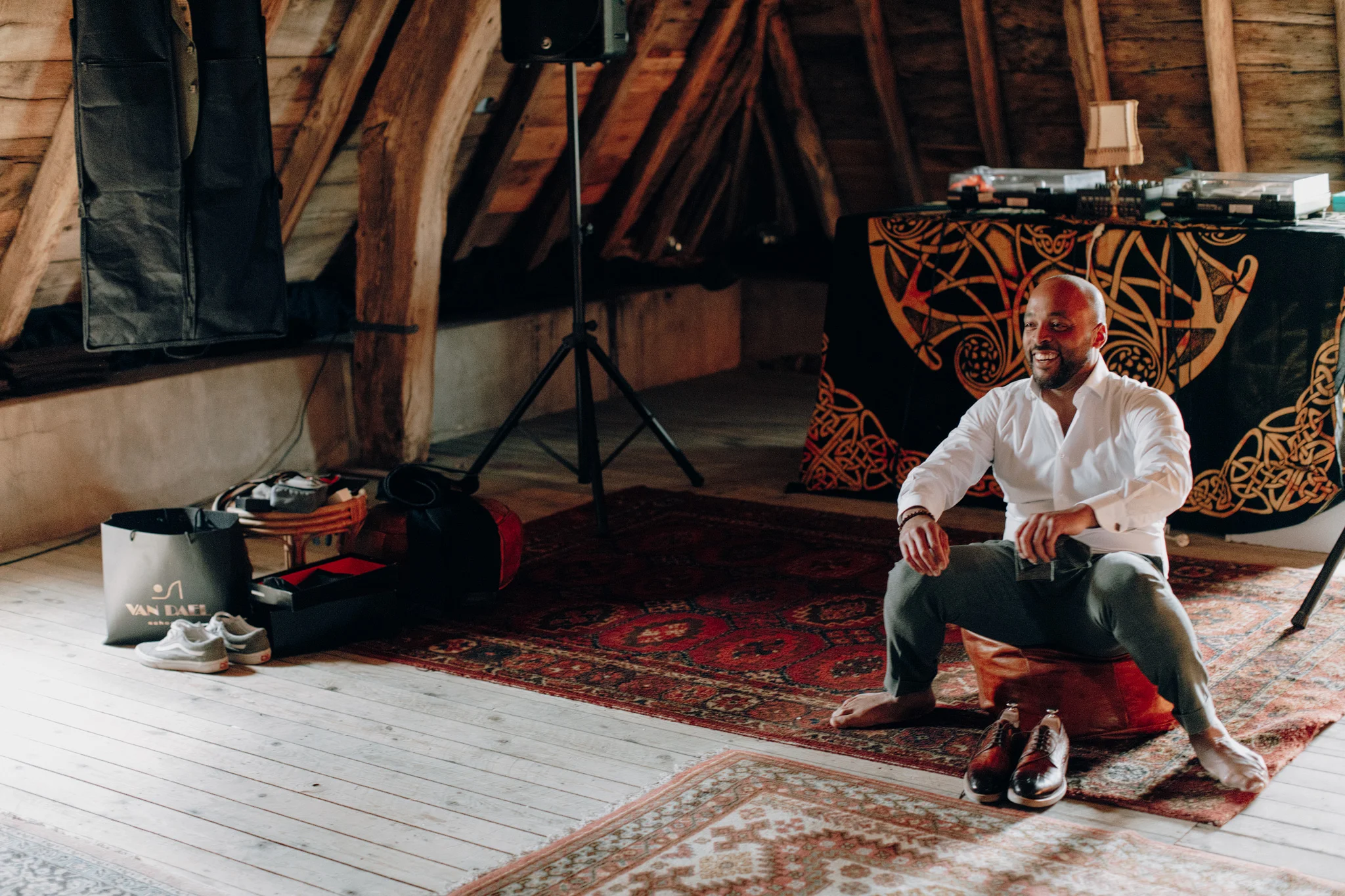Bruidegom kleedt zich aan bij Kloster Graefenthal
