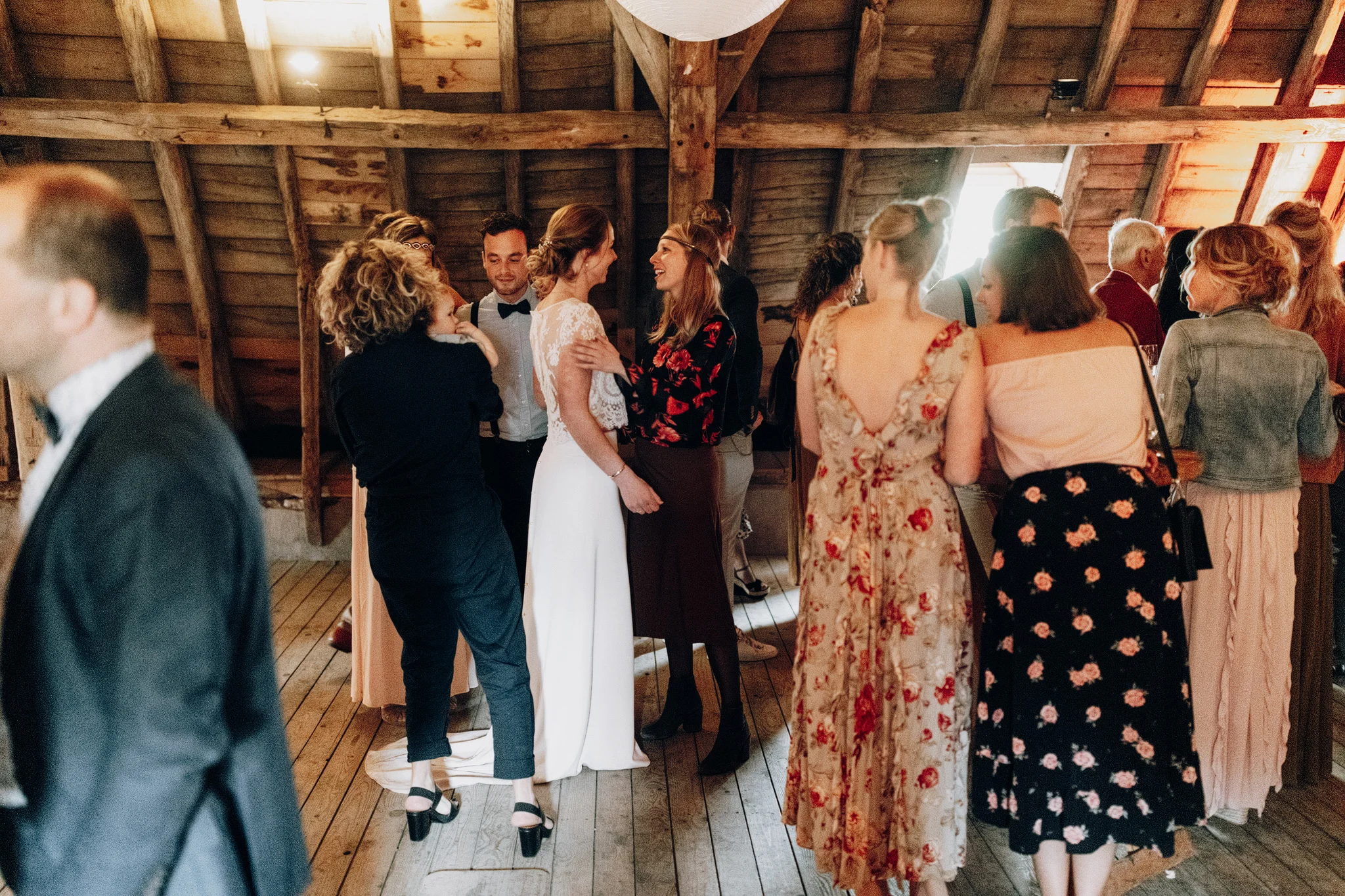 Gasten op bruiloft borrel zolder Kloster Graefenthal