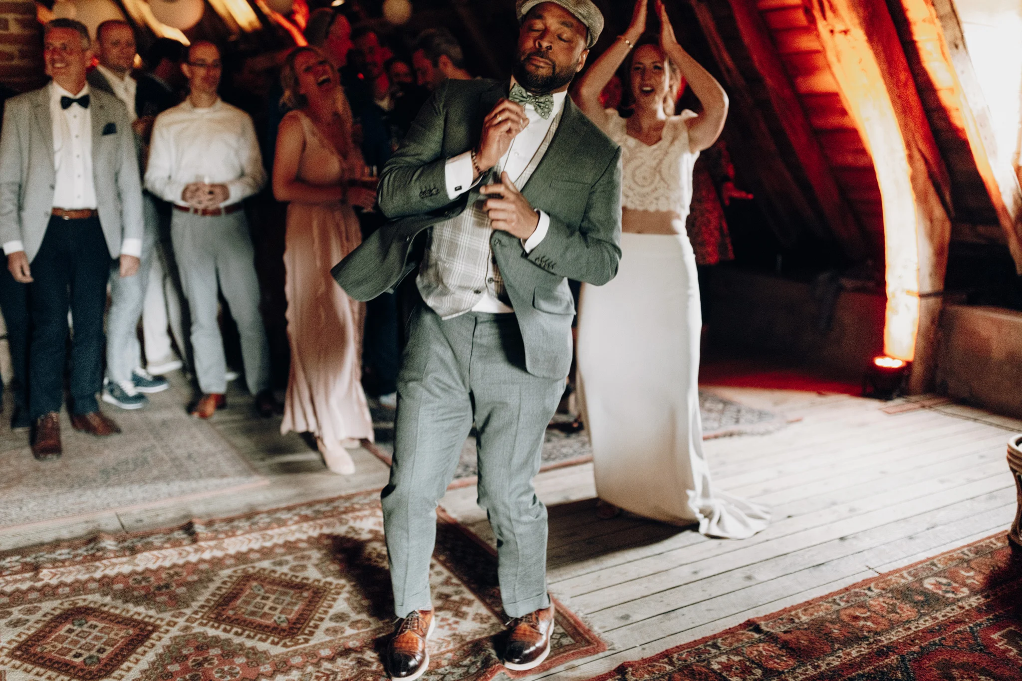 Bruidegom danst bij Kloster Graefenthal