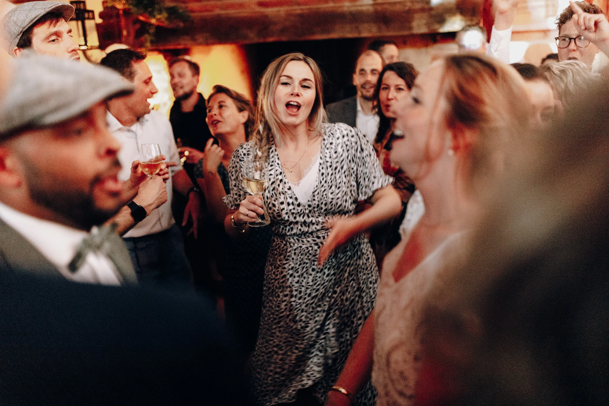 Dansende gasten tijdens feest bij Kloster Graefenthal