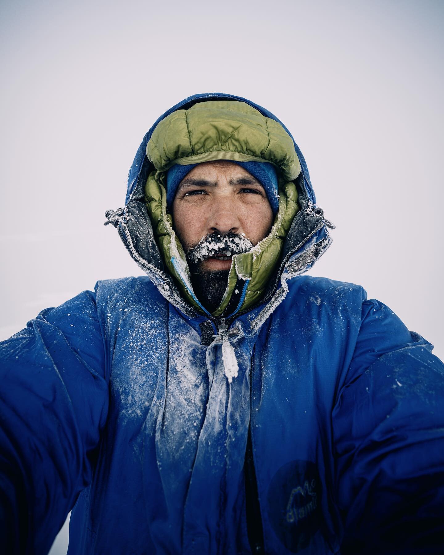 Cuando nos contaban que ibamos a pasar la noche con temperaturas que alcanzar&iacute;an los -40&ordm; no &eacute;ramos conscientes en realidad de lo que iba a suponer para nuestros cuerpos y nuestro equipo. Imaginaros dormir dentro del congelador de 