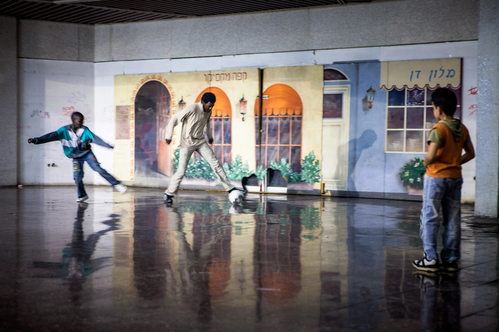 Soccer in the Tel Aviv bus station