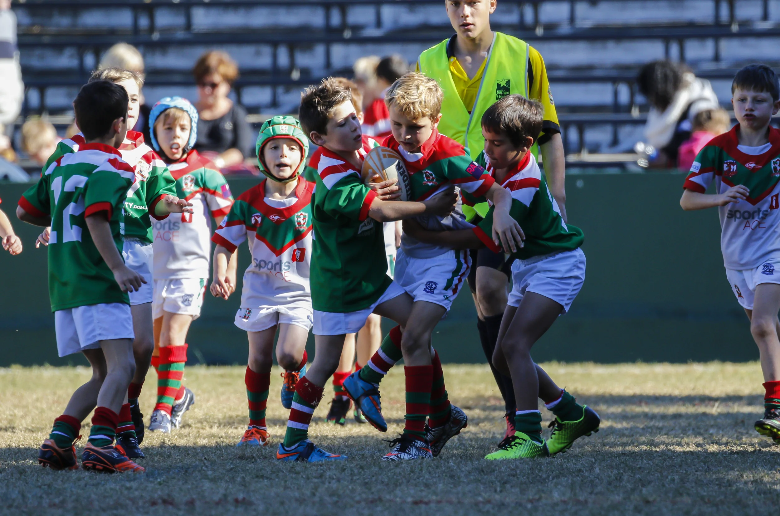 Under 8s's power house Ethan Webb taking 2 defenders with him.