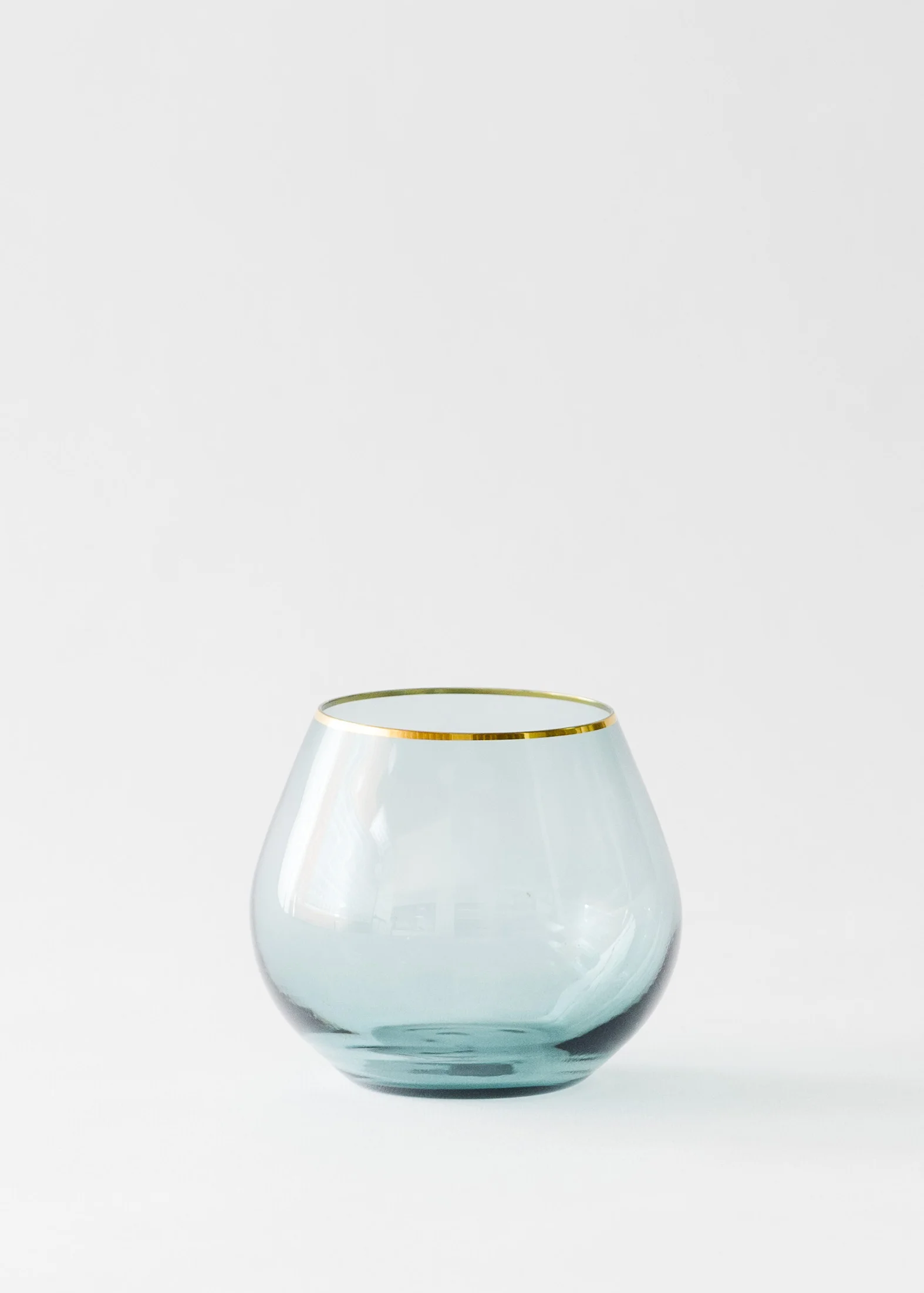 CdP_BellaAgaveGold_stemlesswine.jpg