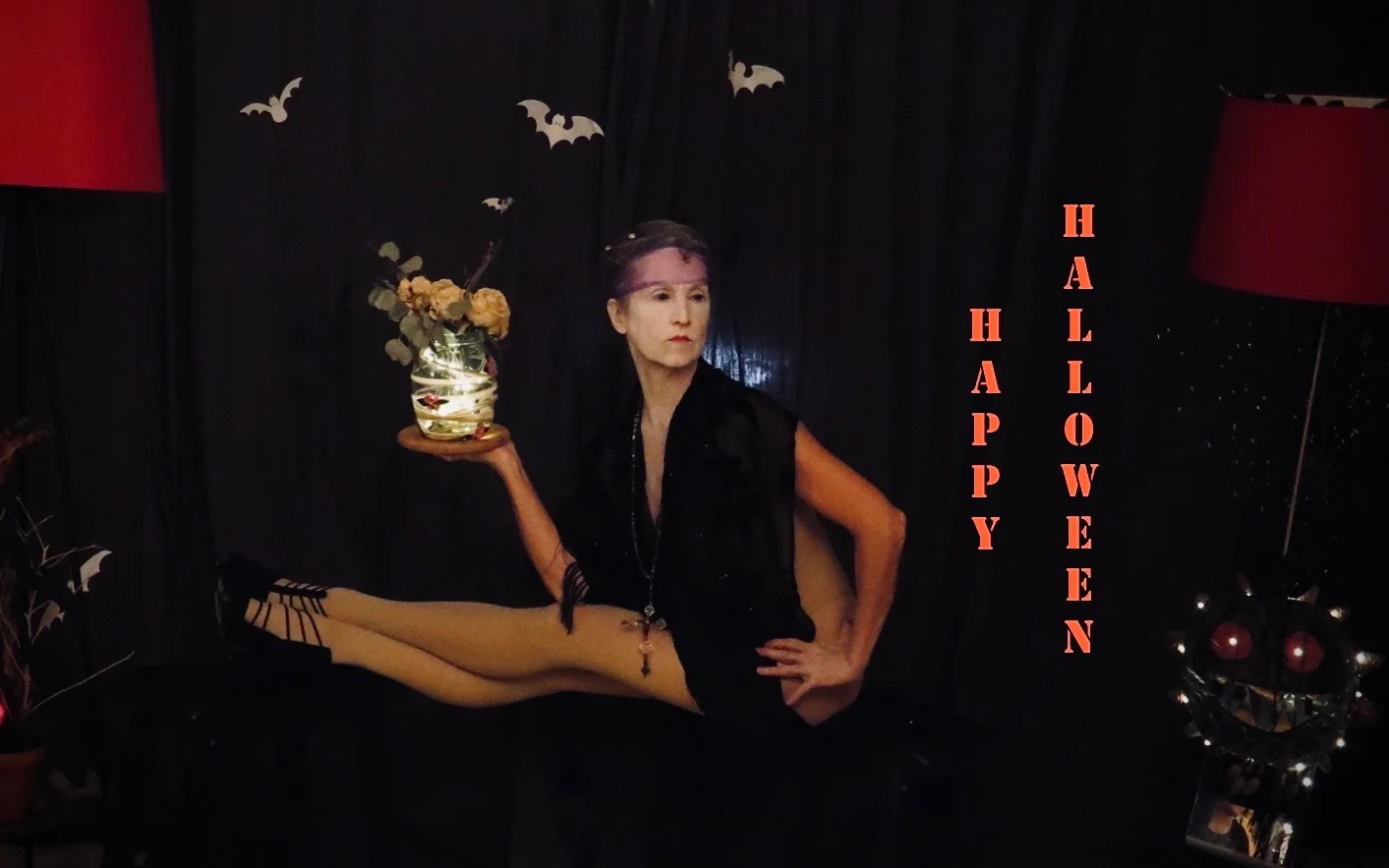Vlogger Café HLG Design: Happy Halloween