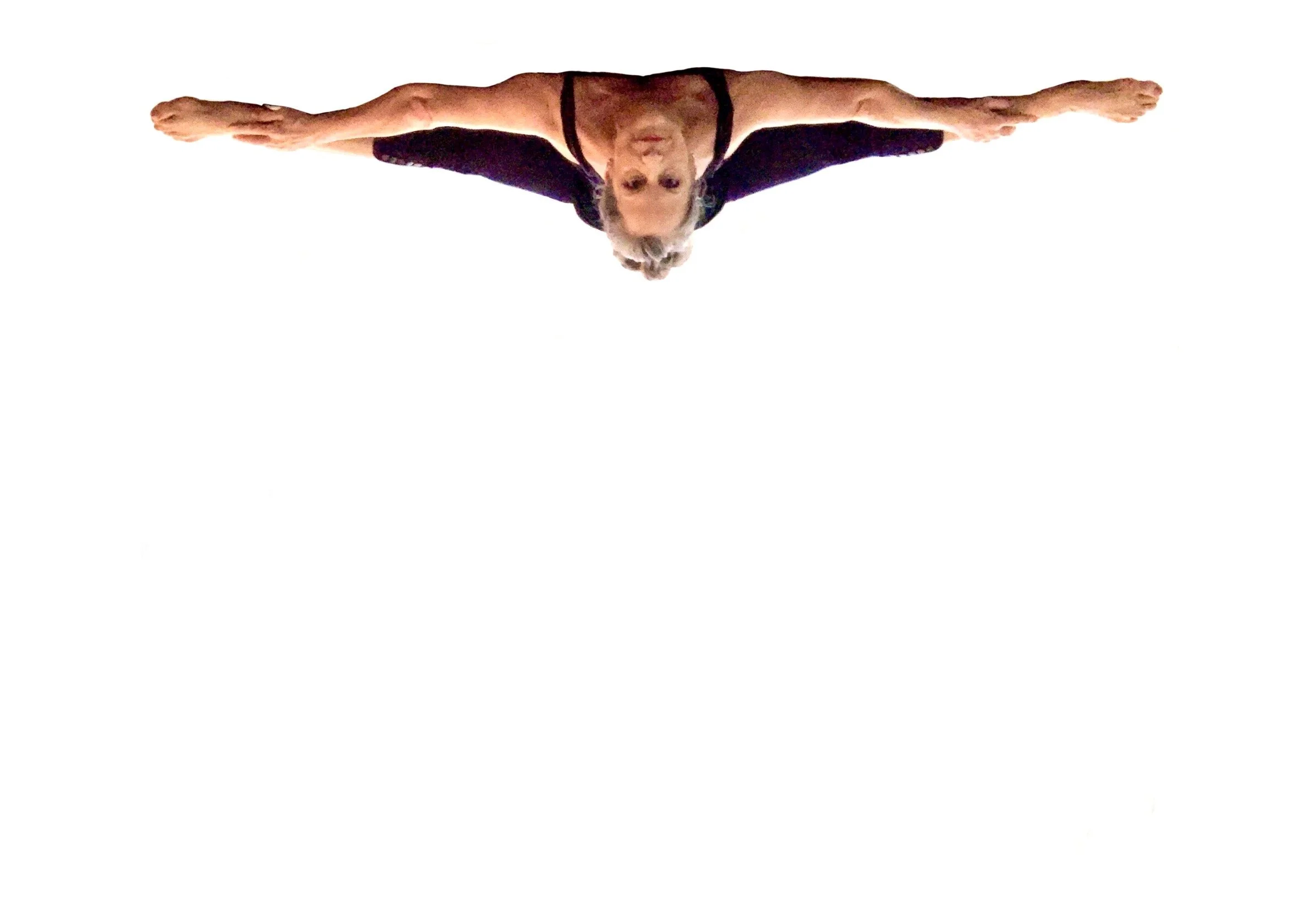 Vlogger Café Fitness: Please Vote From Space