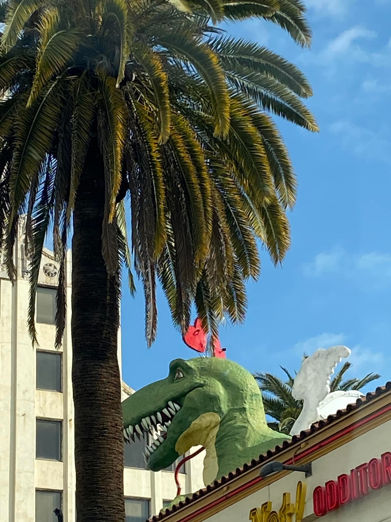 This morning, Hollywood is getting ready for the Oscar&rsquo;s on 3/12. 🦖🕶️