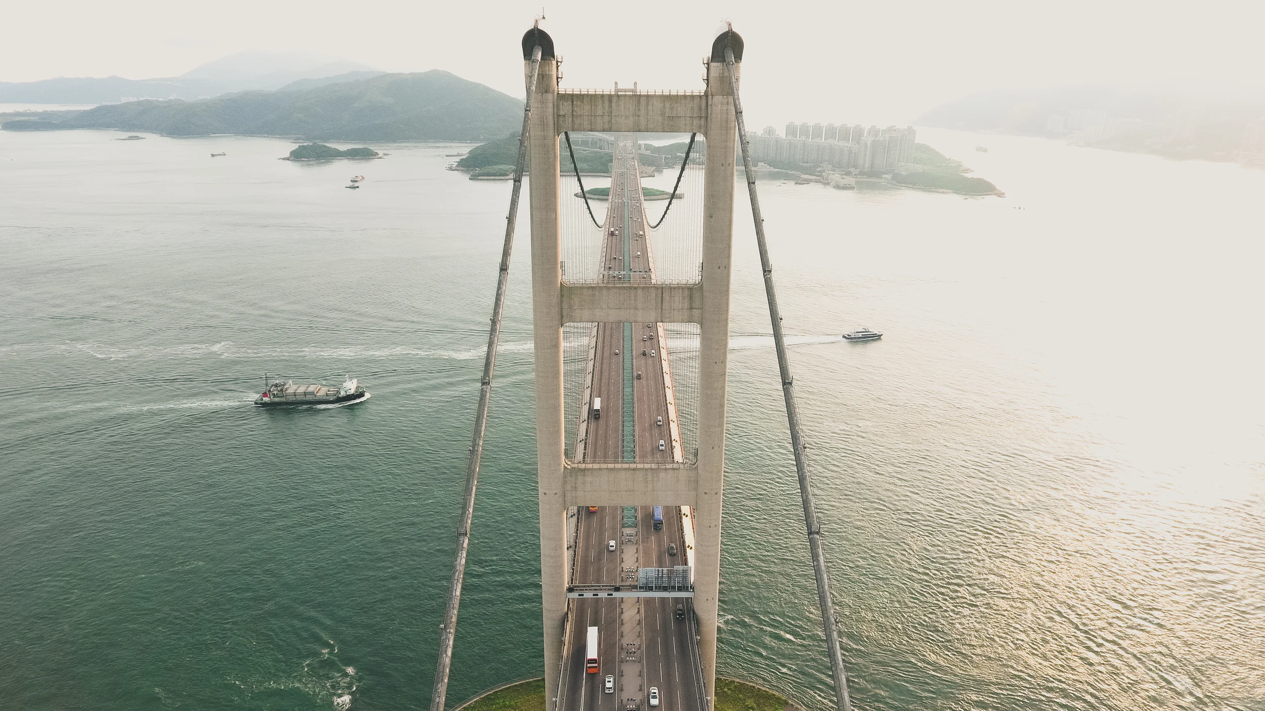 Hong Kong Bridge 16-9.jpg