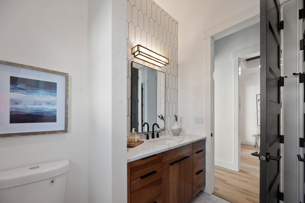14-Bathroom-2.jpg