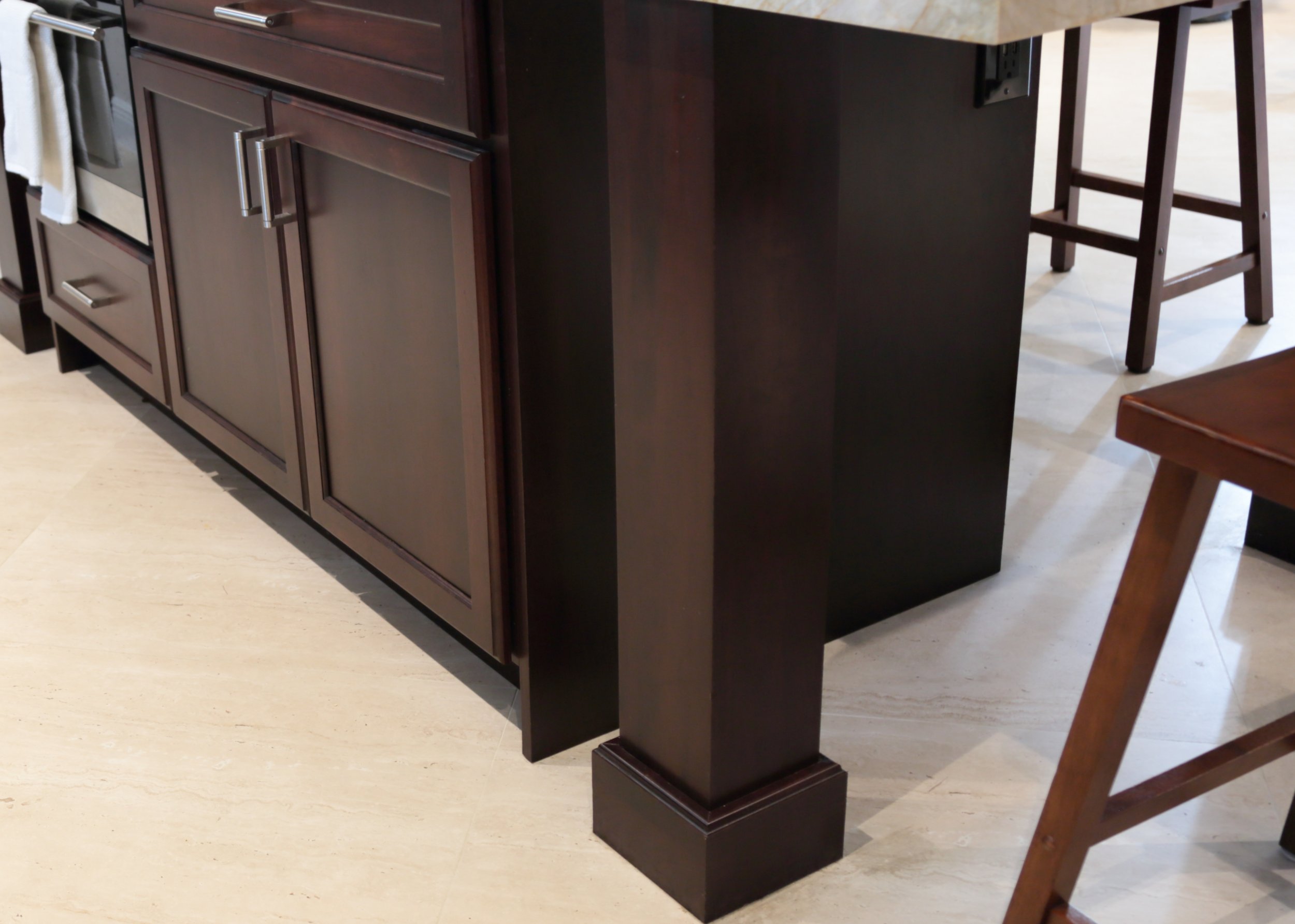 dark-wood-kitchen-island-decorative-post-detail-eleet.JPG