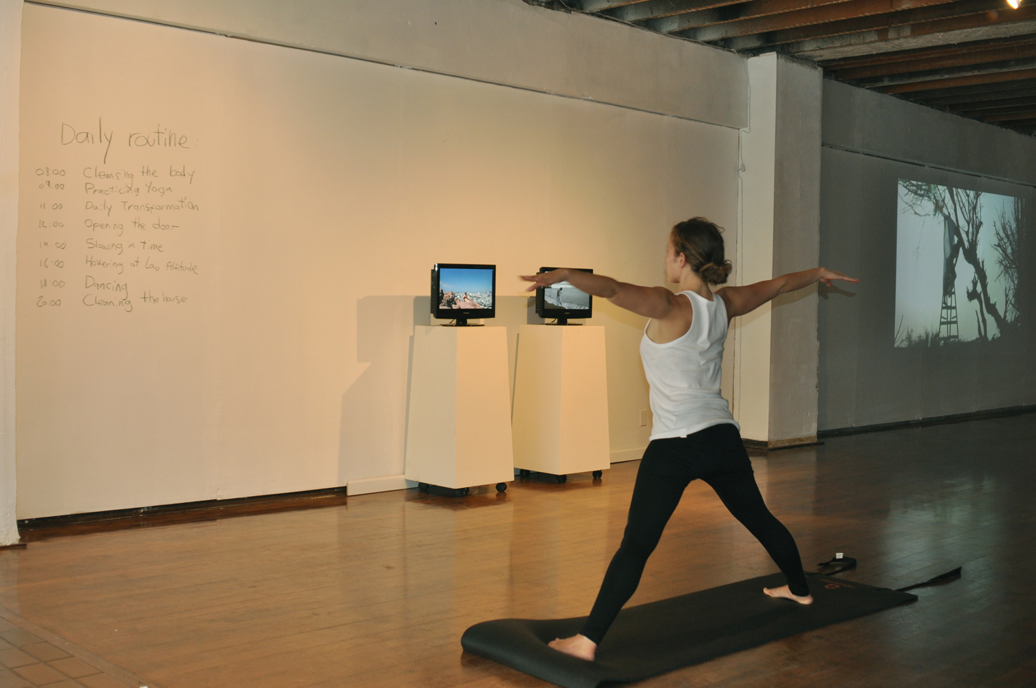 Practicing Yoga (Glasshouse, 575 Sutter St, San-Francisco, 2010)