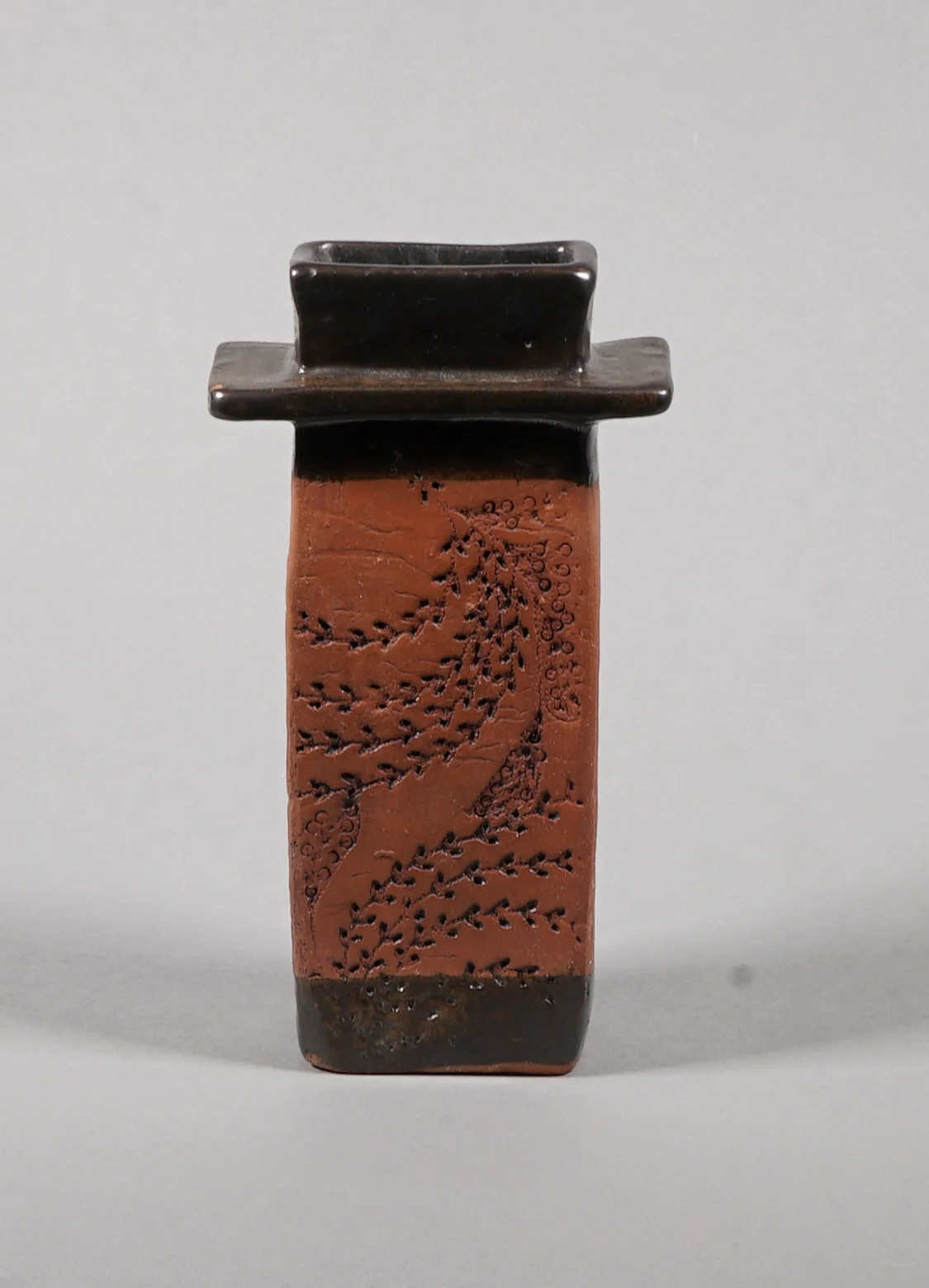  Vase. Earthenware. 2016. 