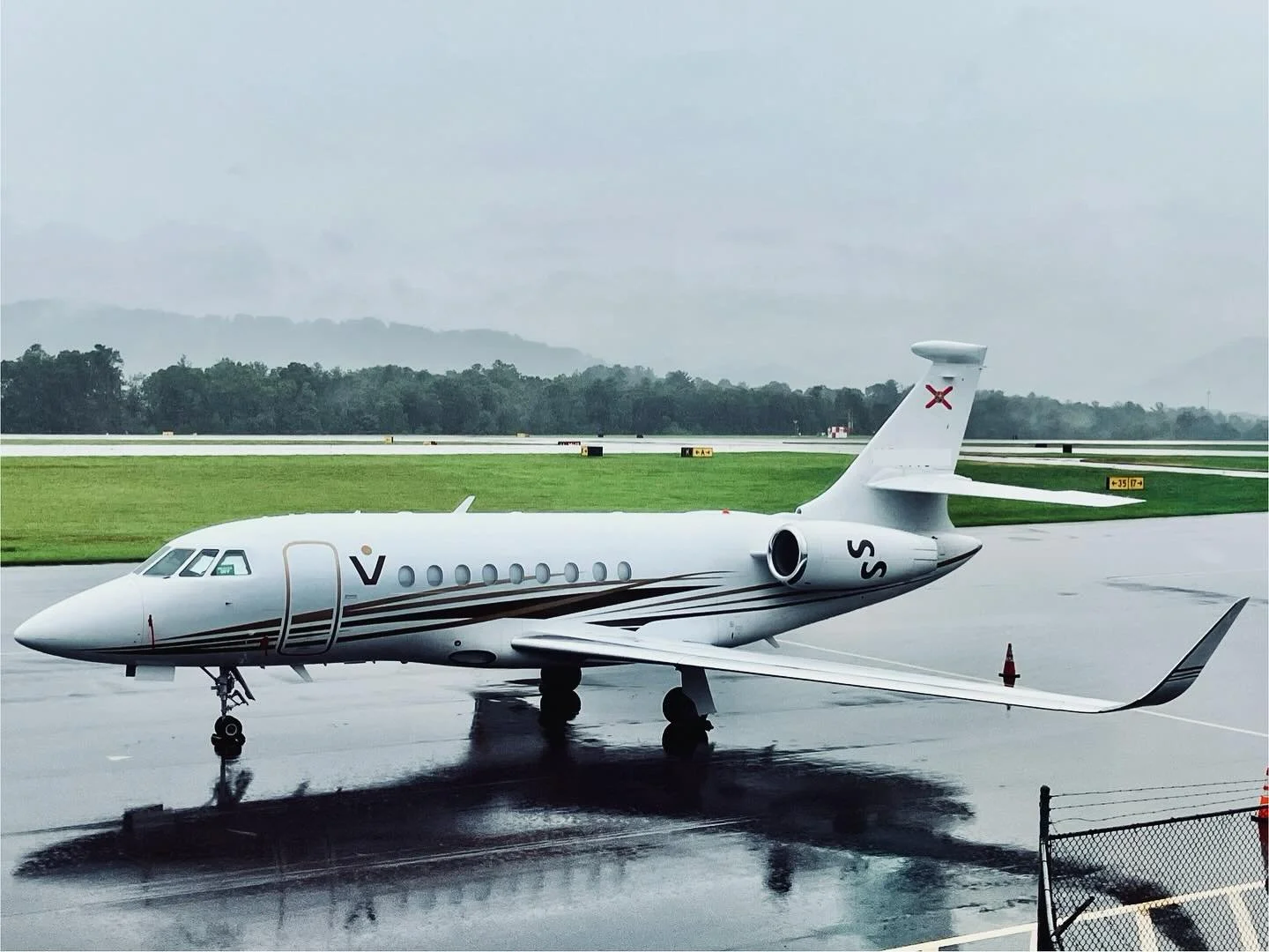 No other jet is like a Falcon. I may be biased, but it&rsquo;s for a reason. 🙌🏼 🛩️