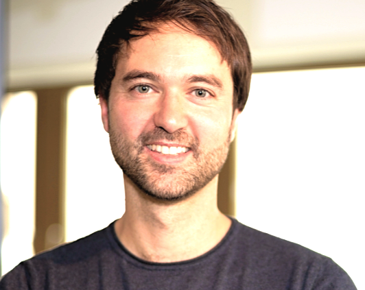 Andreas Mueller Portrait Hello Presence.png