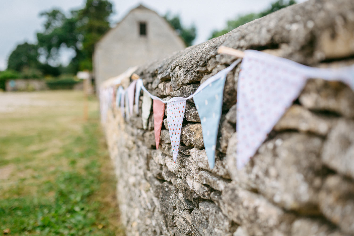 E&J | Cogges Manor Farm Wedding Photography-164.JPG