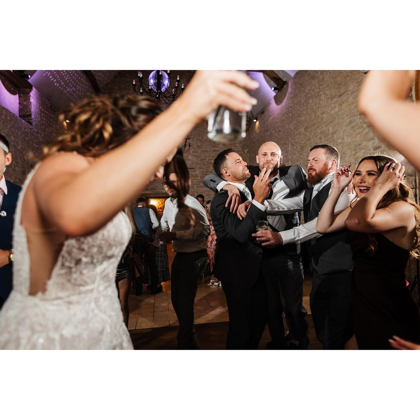 Dancing the night away after a day of sunshine and laughter surrounded by all your favorite people 💕🕺🏻

#kingscotebarn 
#kingscotebarnwedding 
#summerwedding