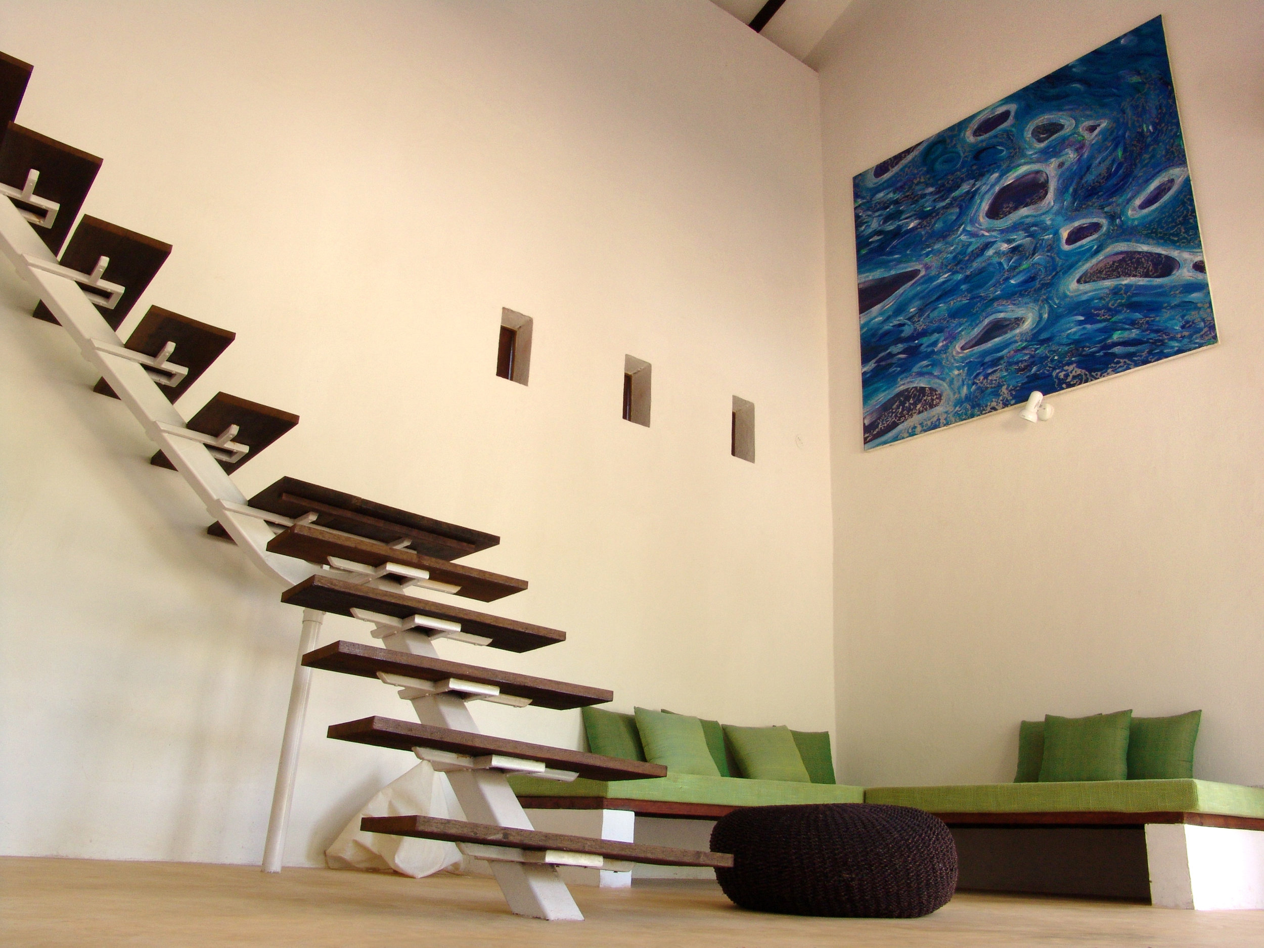 Tisro & Dusro Lounge.jpg