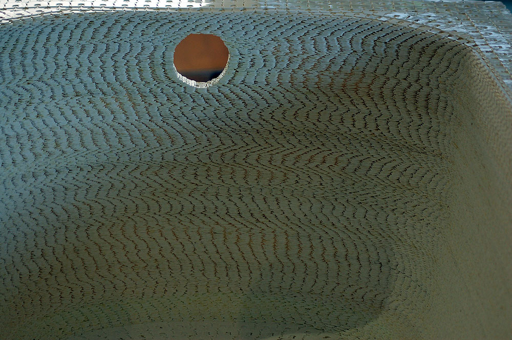  Detail  - Kwik Bath &nbsp;(2006) - mixed media installation -&nbsp;32 x 161 x 71 cm 
