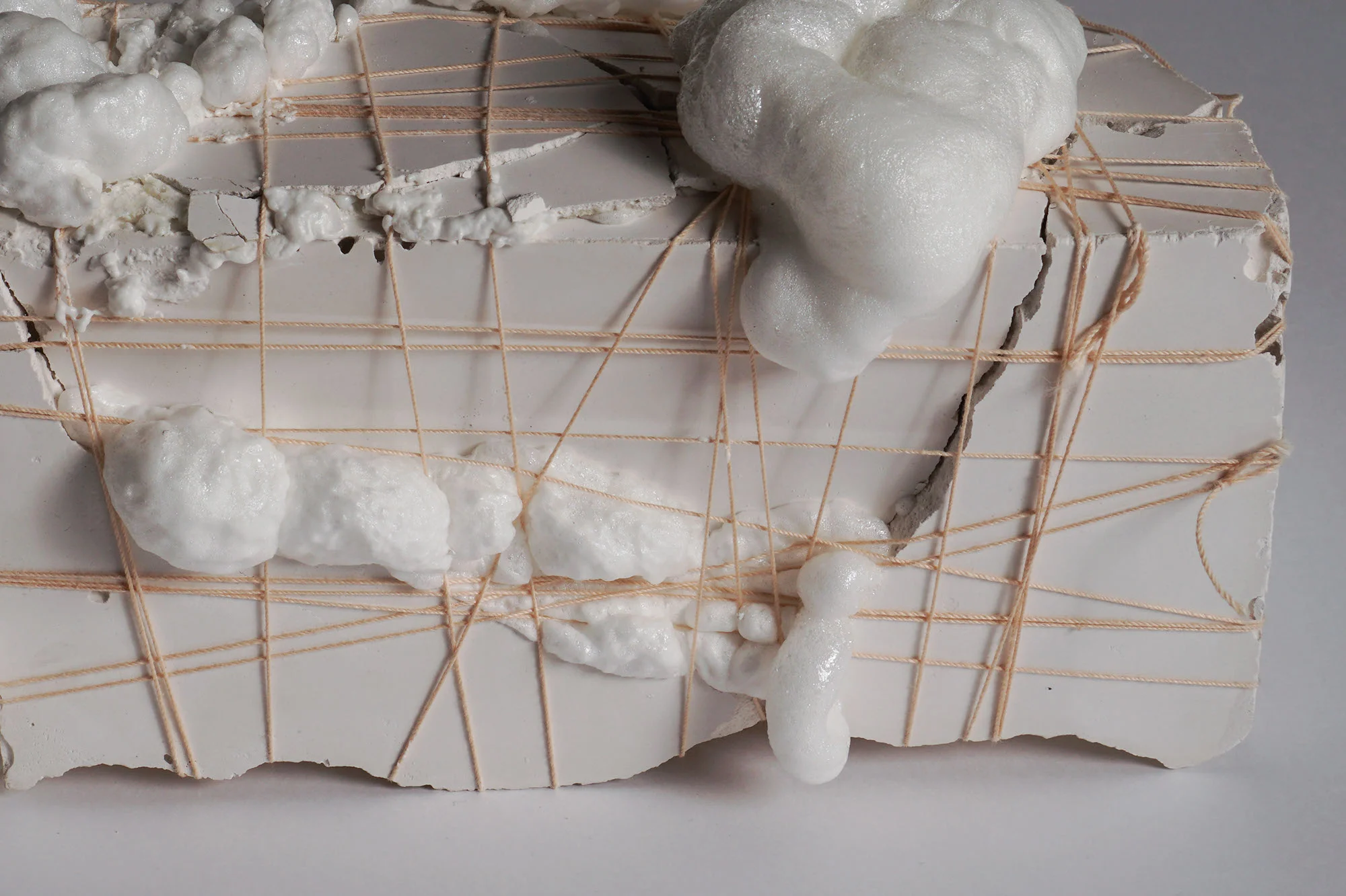 Phase 1 - Materialität - Intuitives Spiel Autor: Christine Dyck Photo: Jan Cafuk, Yannik Kaiser, 2016