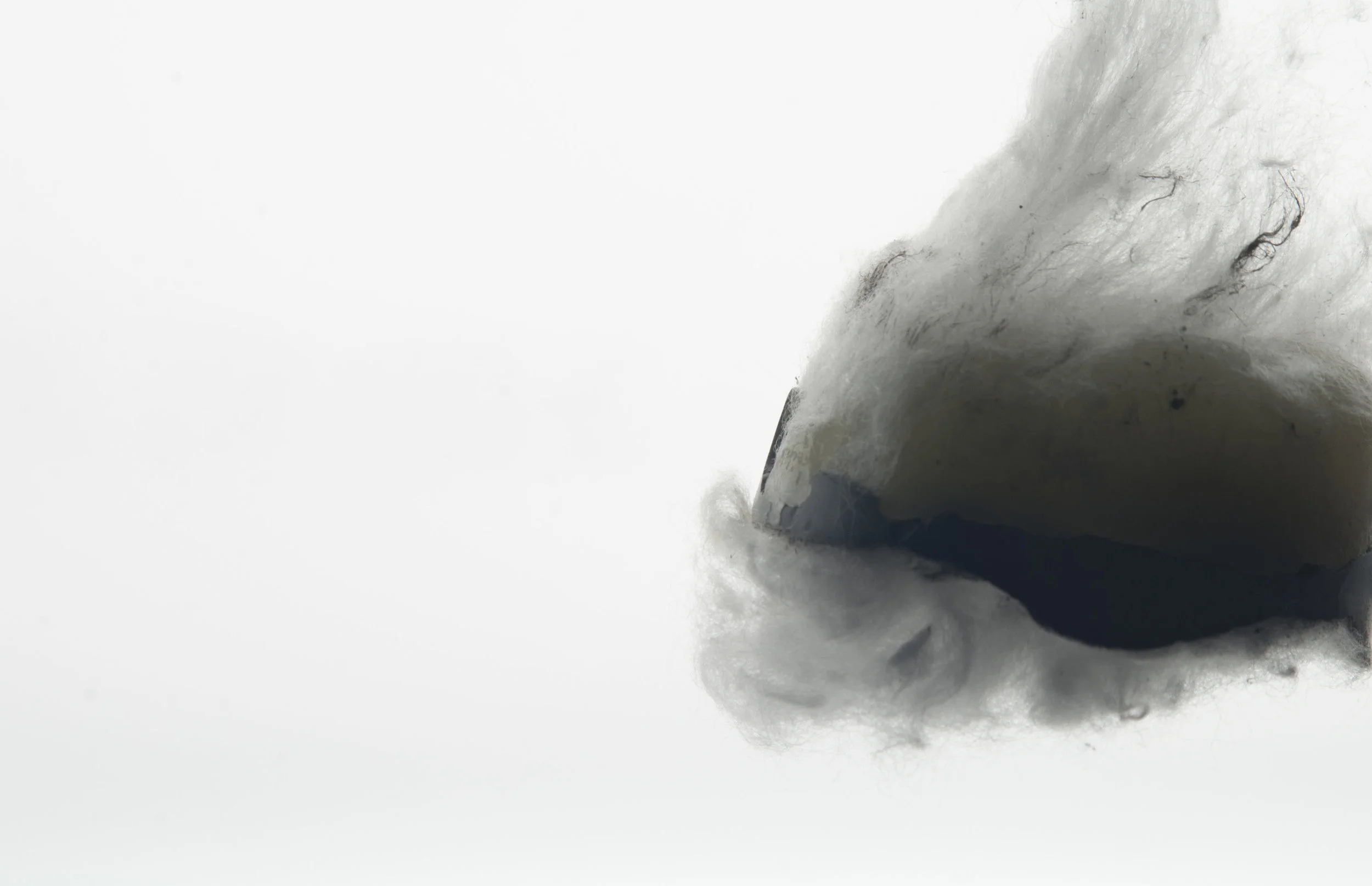 Phase 1 - Materialität - Intuitives Spiel Autor: Fiona Rosanna Hager Photo: Johanna Schneider, Yannik Kaiser, 2017