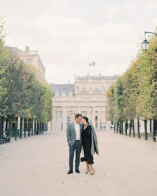 We may be snowed in (again!) here at home, but I&rsquo;m in a Paris state of mind 🇫🇷 Moriah + Reed #chic #anniversaryinparis #anniversarysession #parisfrance #france #destinationweddingphotographer #deatinationwedding #fineartphotographer #film #fi