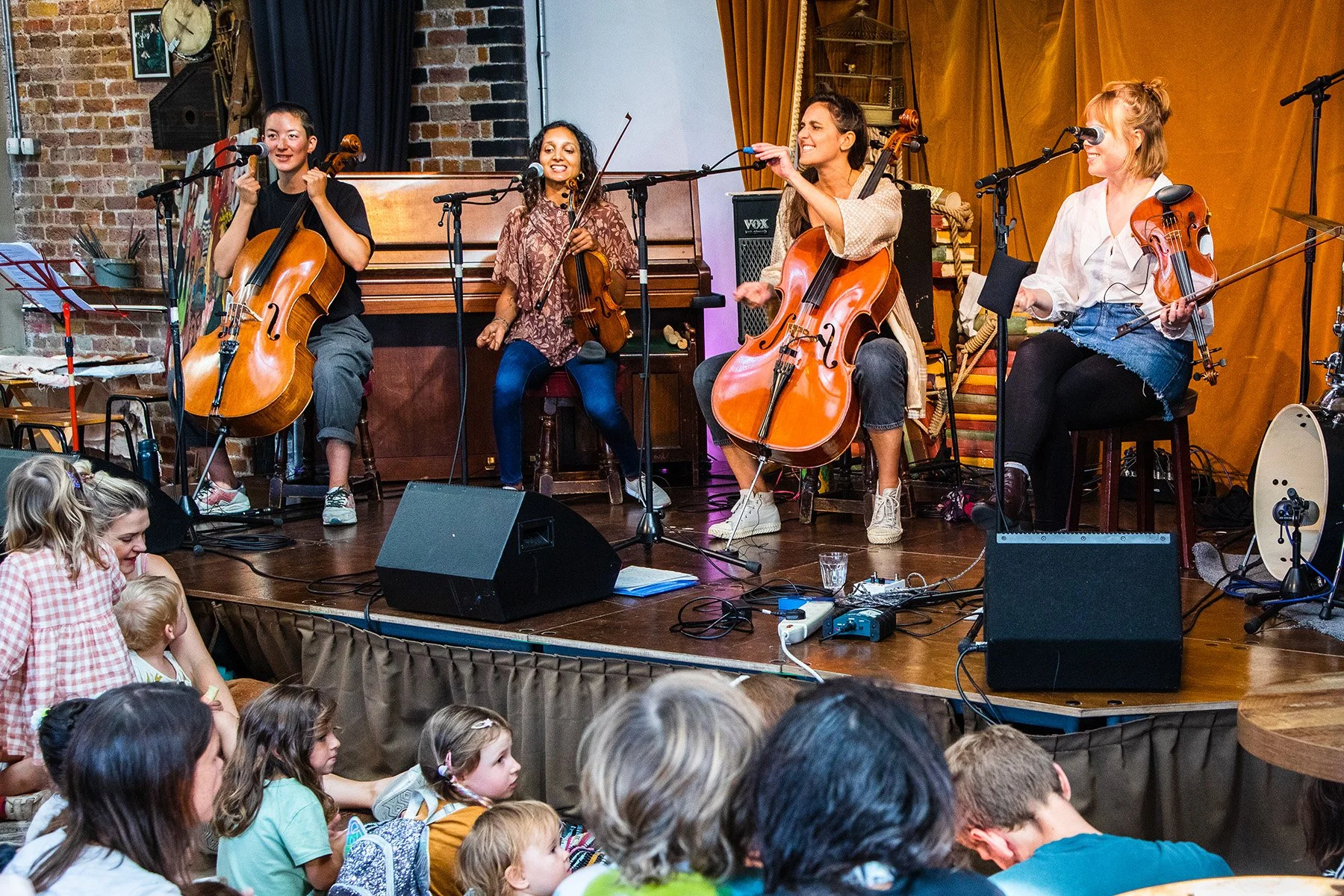 012 TT_Jamboree (Band smiling no Simon).jpg