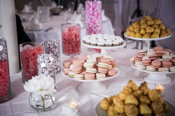 Photo by Mike Tseng Studios Decor by Kim Florist Design
