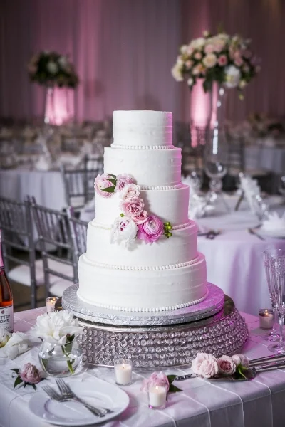 Photo by Mike Tseng Studios Decor by Kim Florist Design