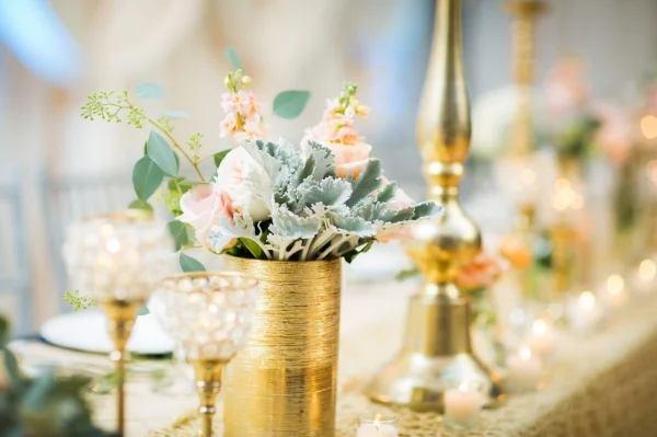 Photo by Thanin Viriyaki Photography Decor by Kim Florist Design