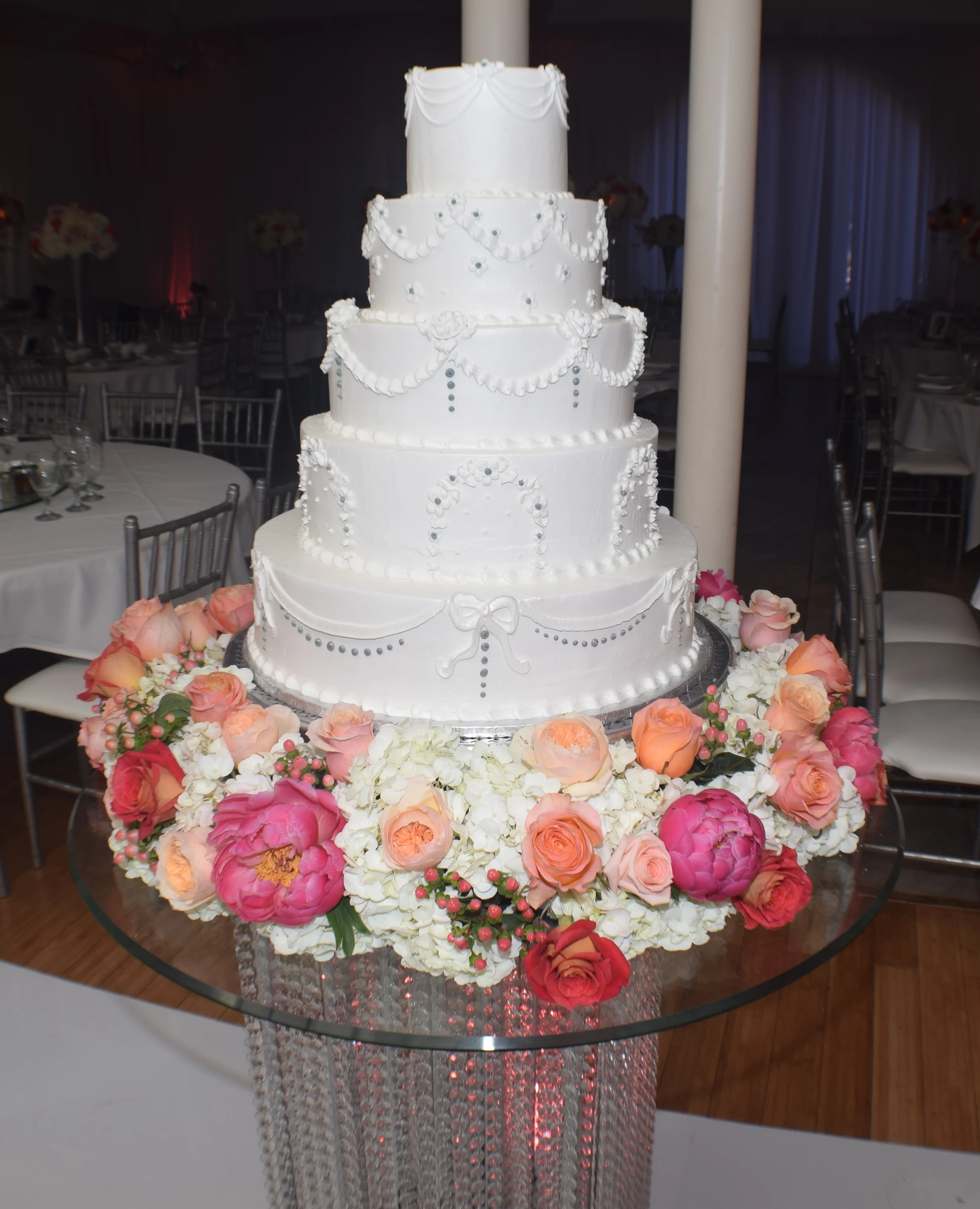  Photo by Tee Tran  Decor by Kim Florist Design  Wedding Coordinating Love + Sparrows Events 