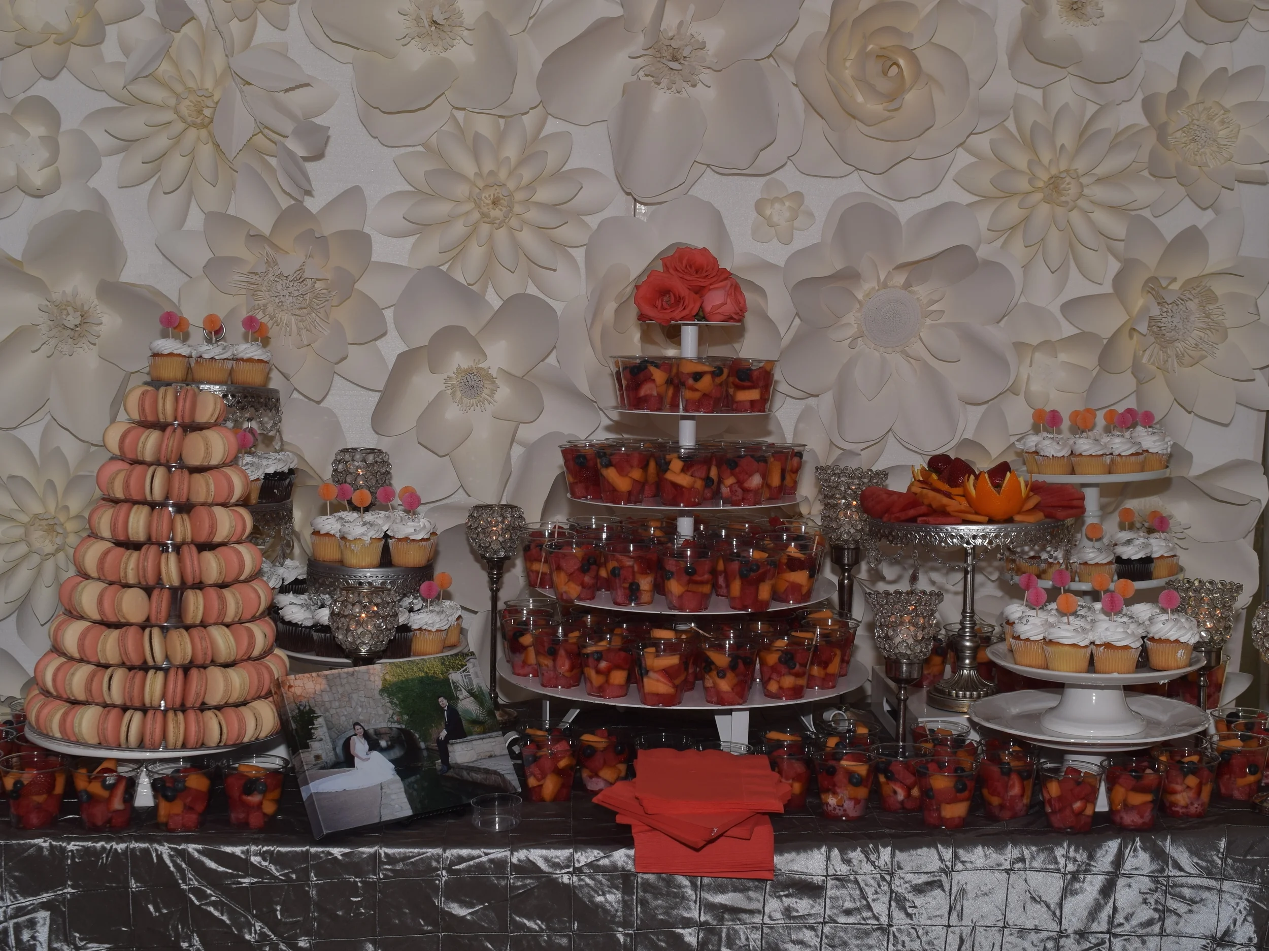  Photo by Mike Tseng Studios  Decor by Kim Florist Design 