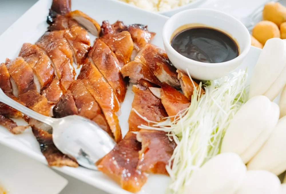 Peking duck wth steamed buns Vit quay Bac Kinh