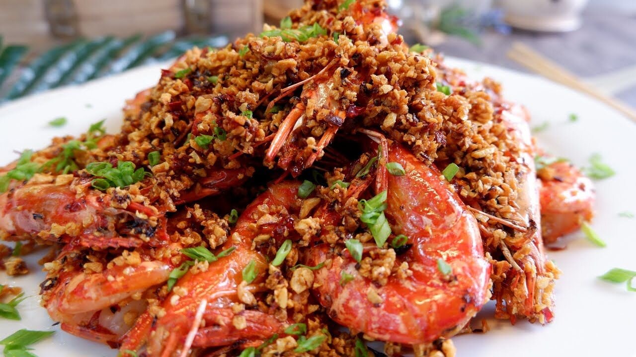   Jumbo prawns with chili garlic   Tom xao toi ot 