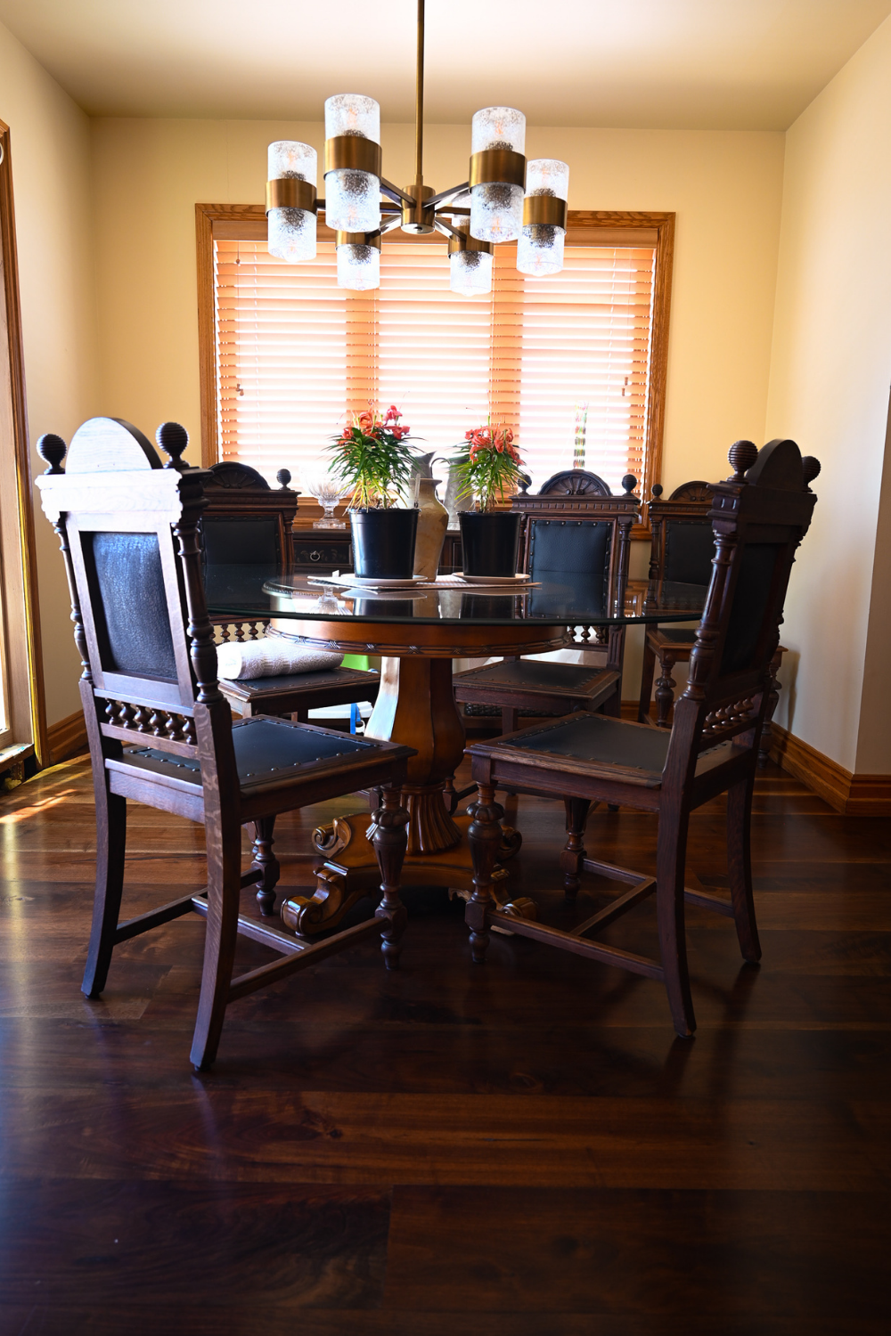 Dining room (6).png