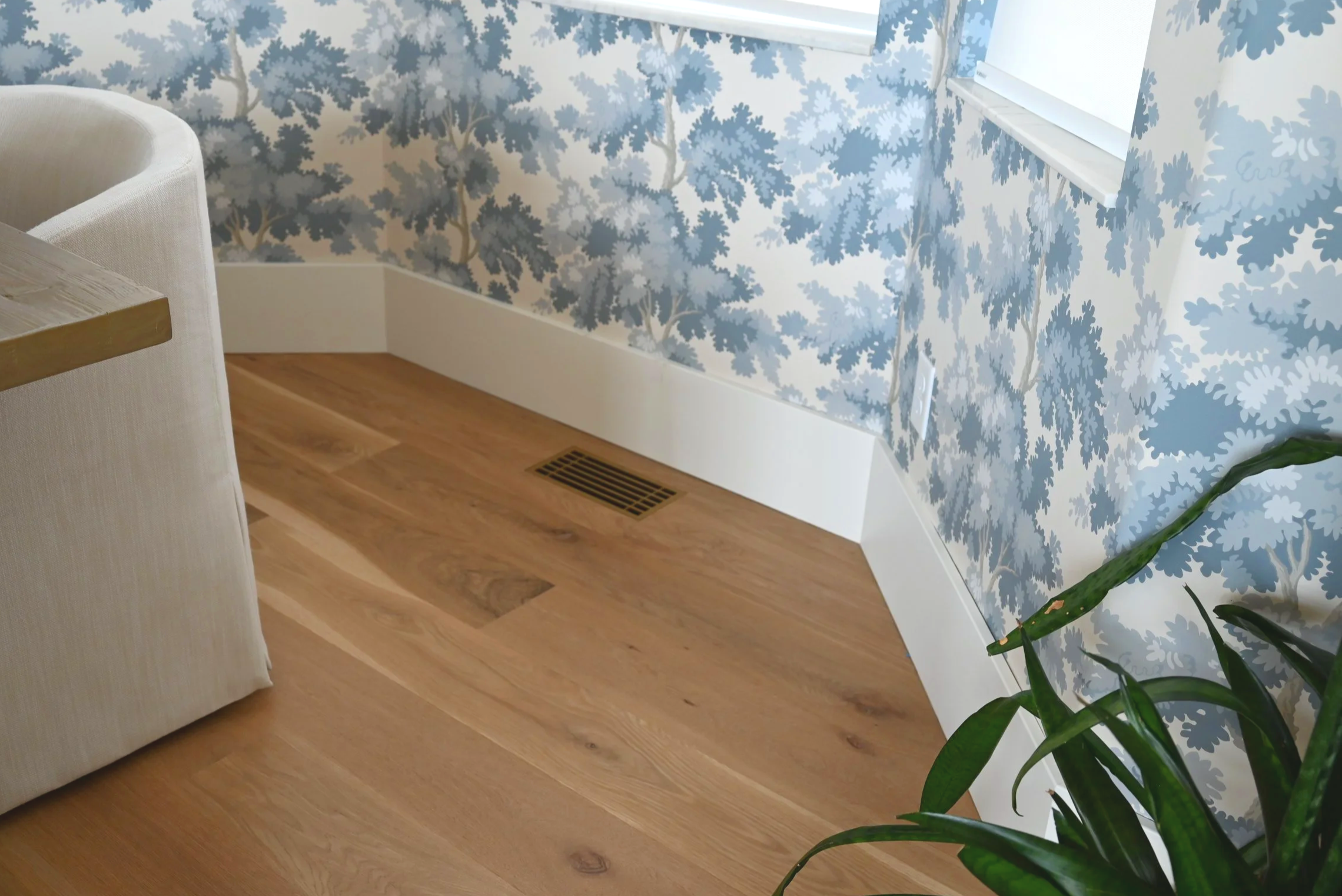 Strong decorative steel floor vent located in a dining room. 
