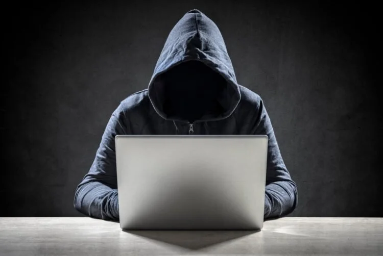 online-scam-fraud-AdobeStock_493922901-750x502.jpg