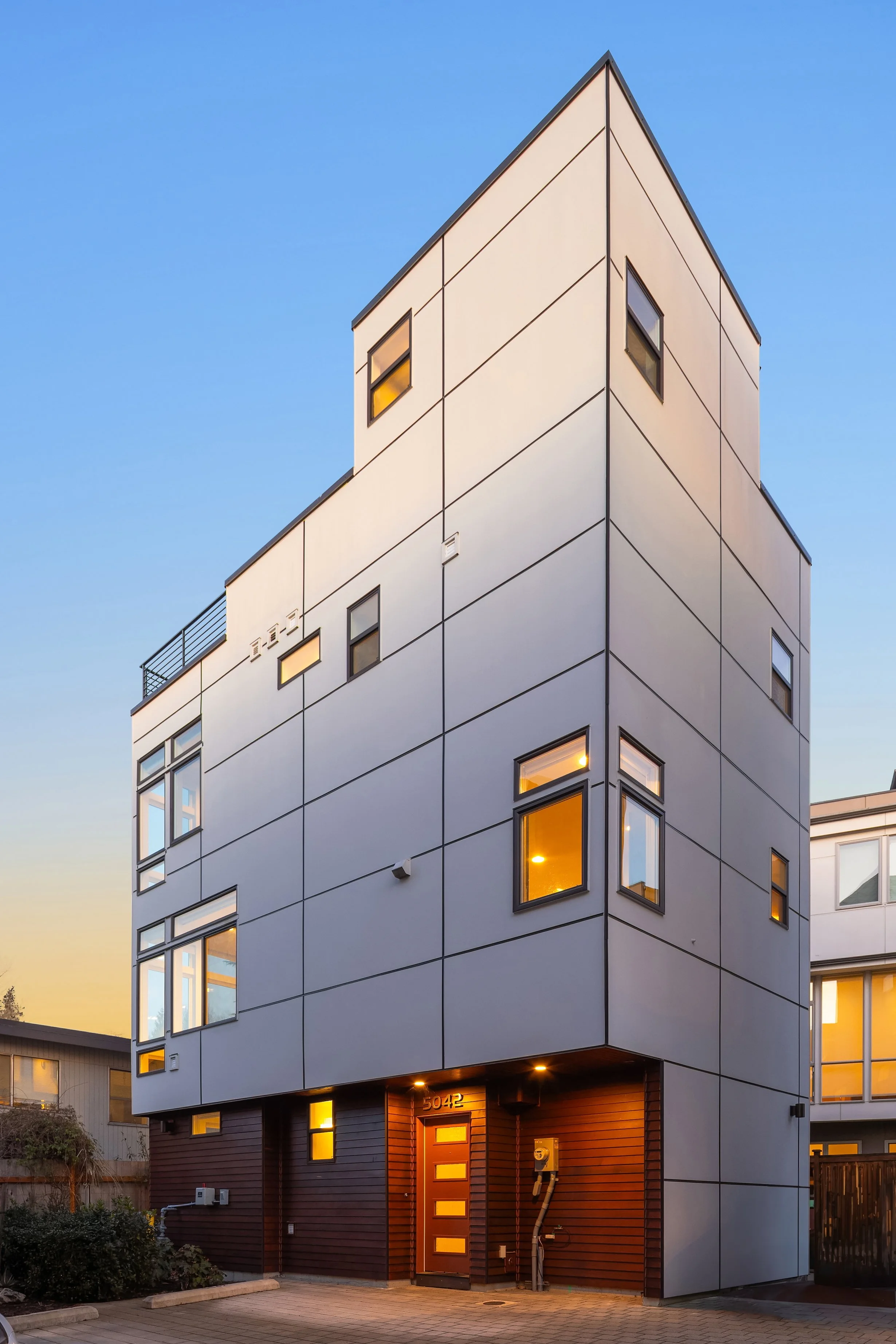 5042 Sand Point Place NE, Seattle, WA 98105