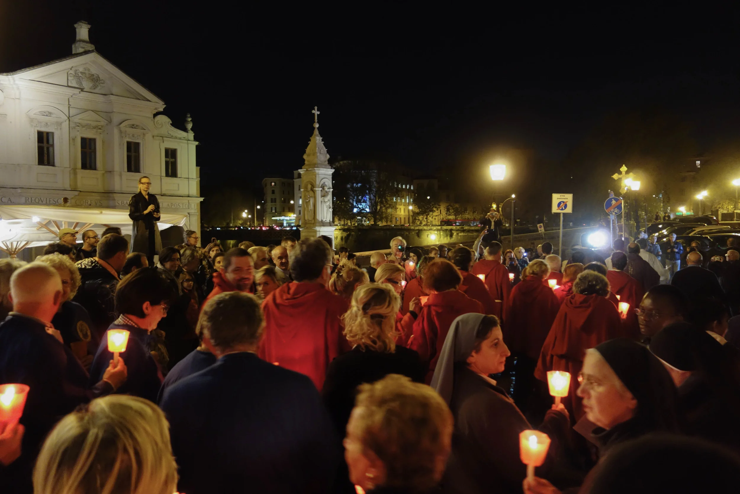 Sacconi Rossi Procession.jpg