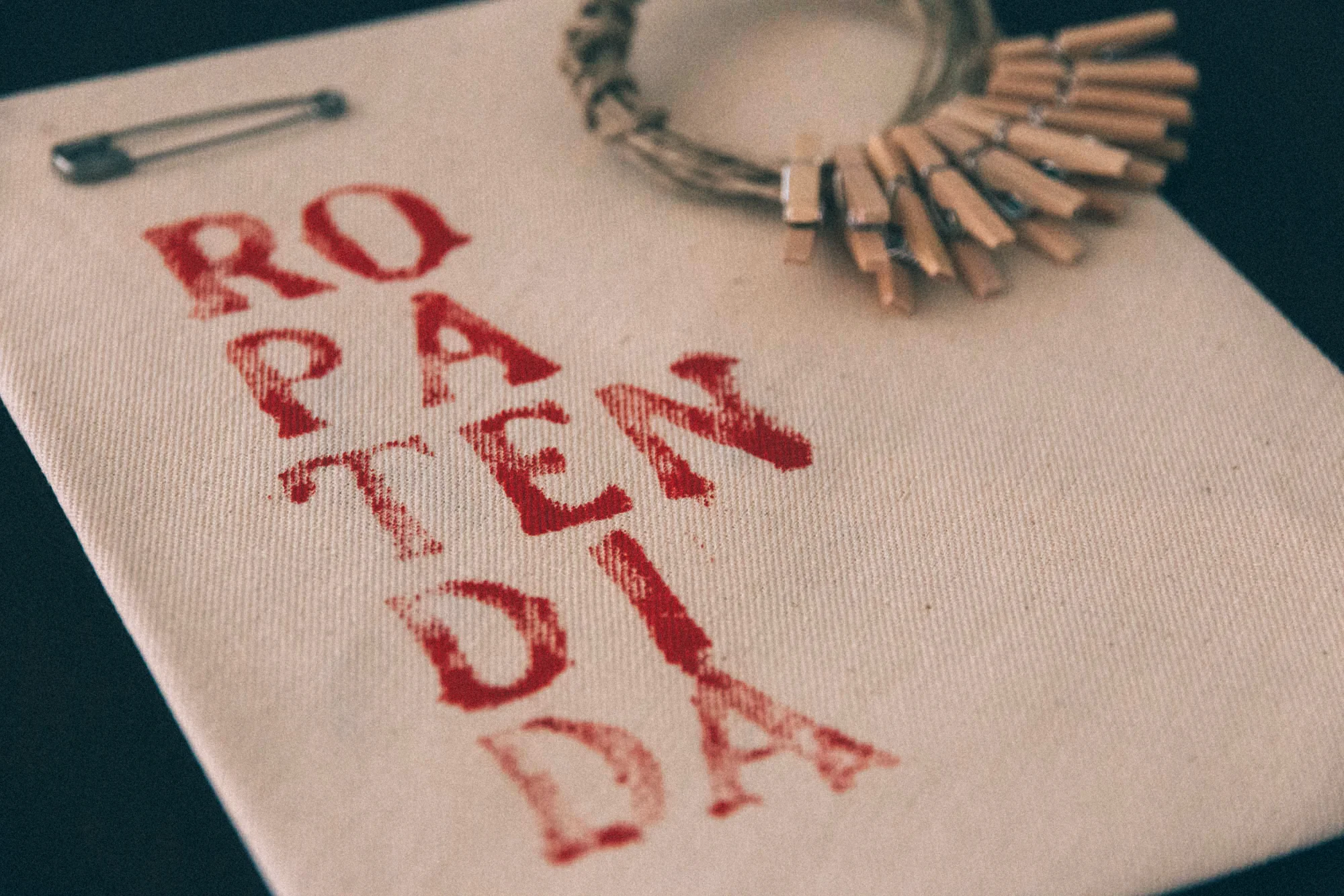 fotografía ©NataliaRomay https://godartlab.com/2017/06/30/fuego-el-nuevo-fanzine-de-ropa-tendida/