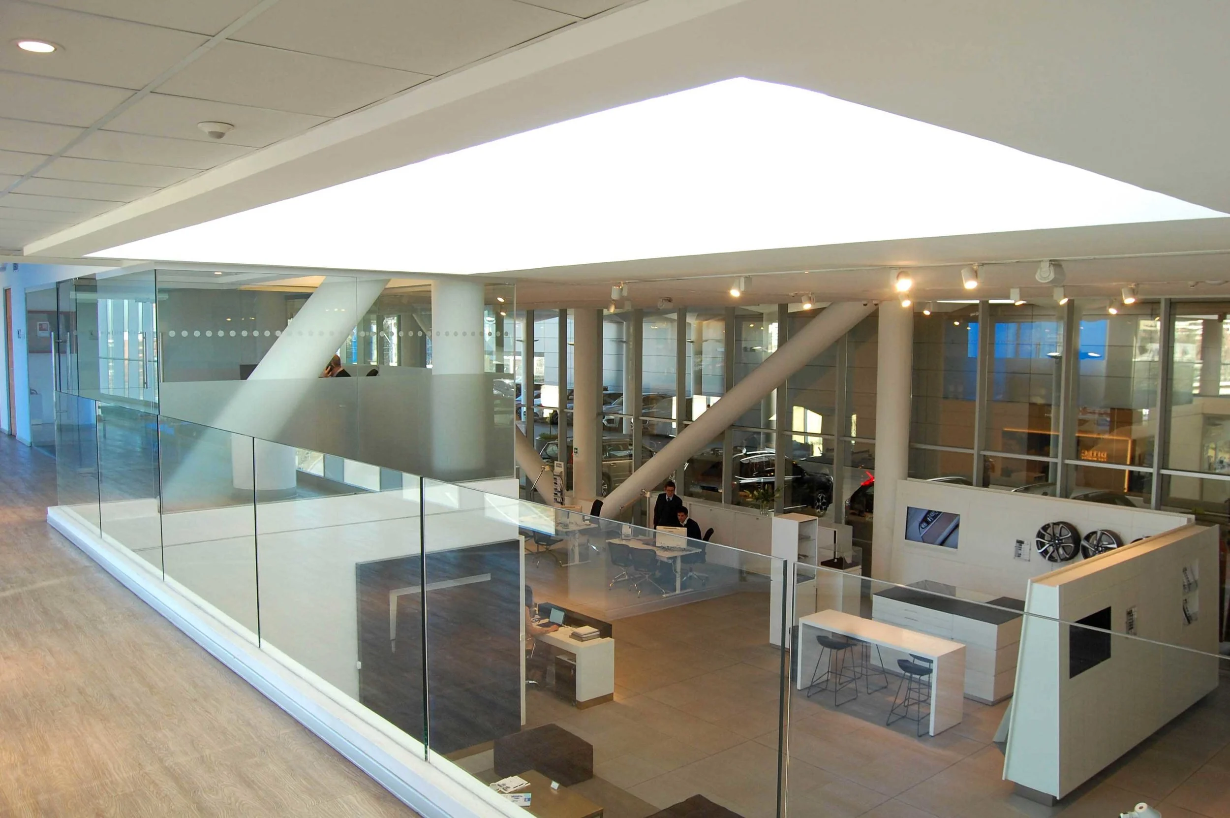 SHOWROOM-VOLVO-01.jpg